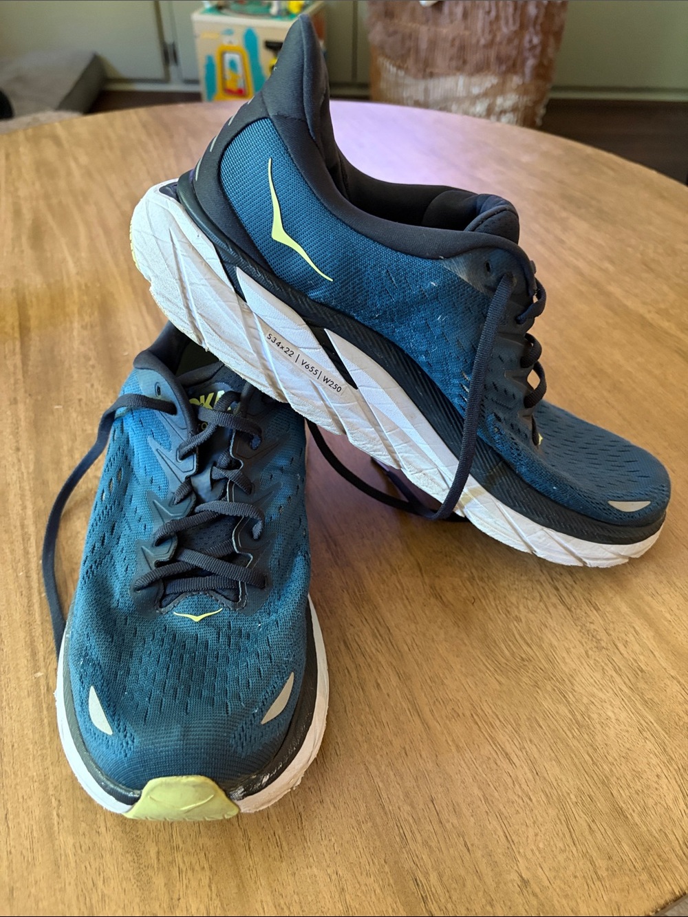 HOKA Clifton 8